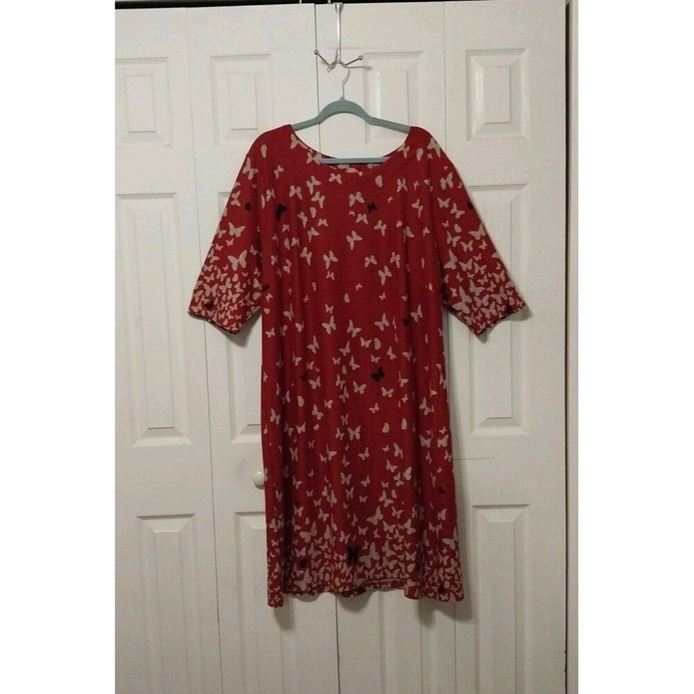 Chicwe Plus Size Shift Dress Red Butterflies Short Sleeve Casual Size 24